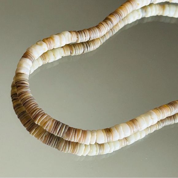 White shell necklace - Picture 2 of 3